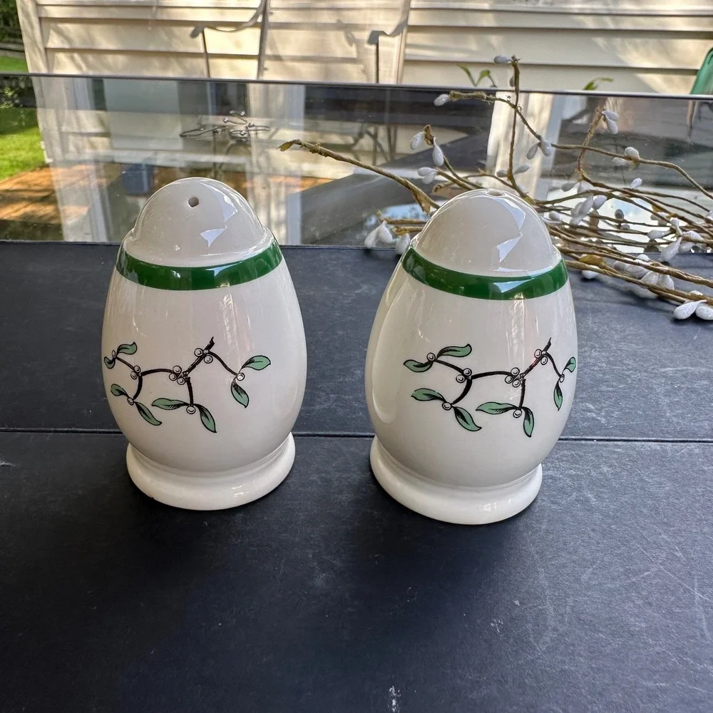 Spode Christmas Tree Holly Berry Salt & Pepper Shakers Set England Vintage